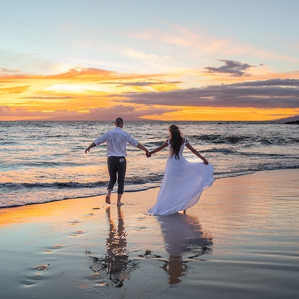 Elope in Maui at Sunset ultimate Maui elopement at sunset in Maui